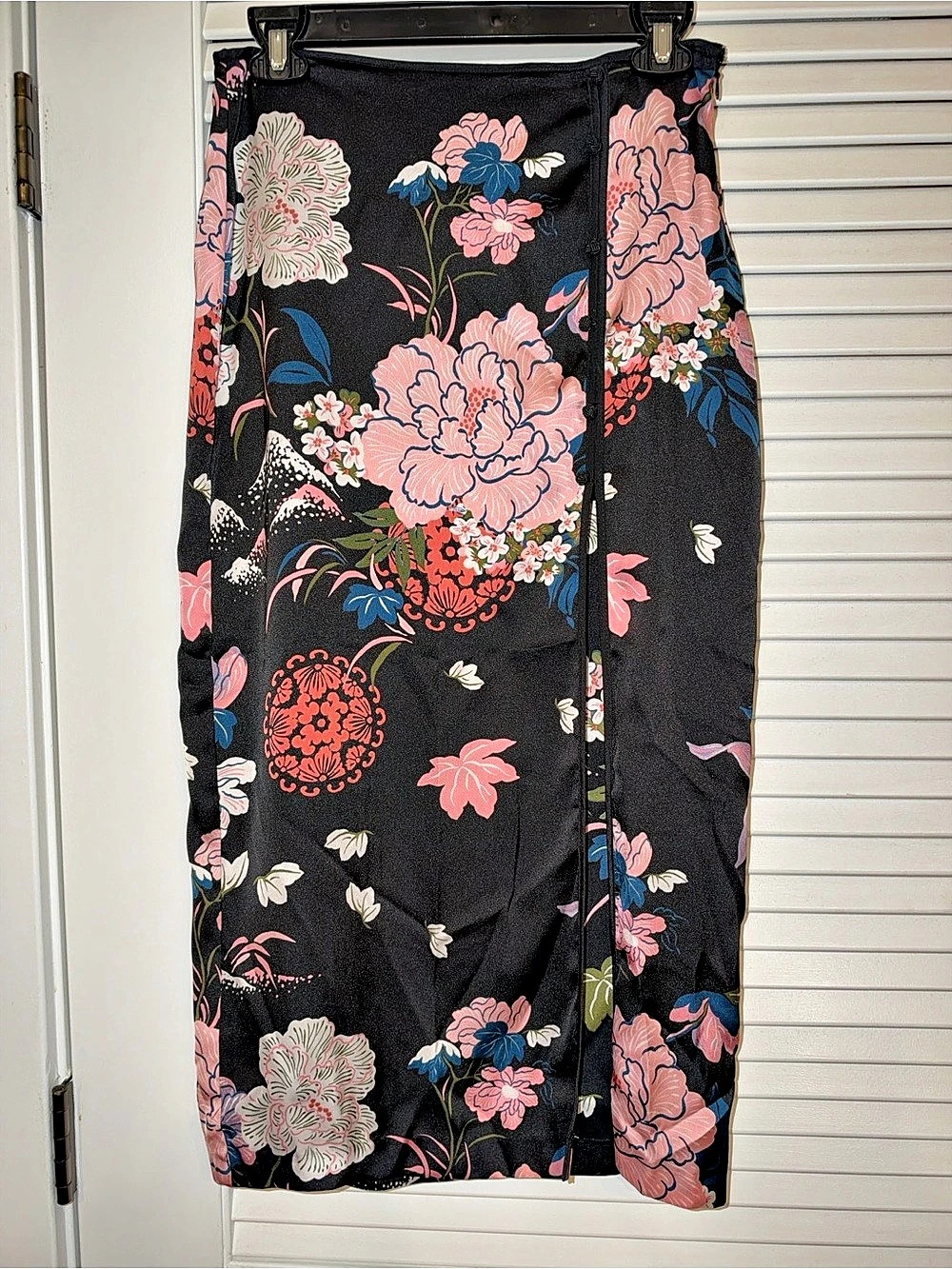 Zara Floral Print Asian inspired Satin Effect Midi Skirt Black & Pink Medium